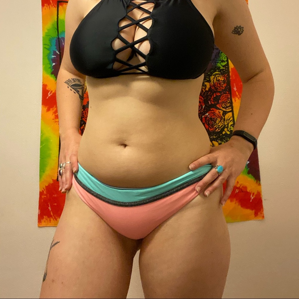 Thong bikini bottoms